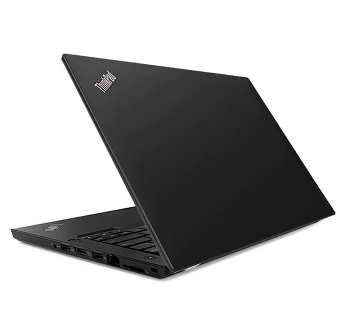 Bagsiden af ThinkPad T480 med ThinkPad-logo og porte i siden